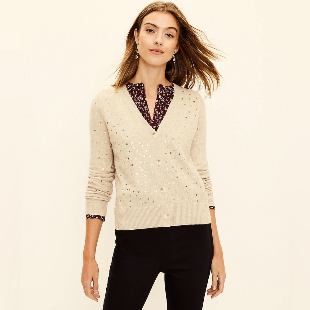 ✨EUC LOFT Star Sequin V-Neck Cardigan Beige w/ Gold Stars Size Medium
